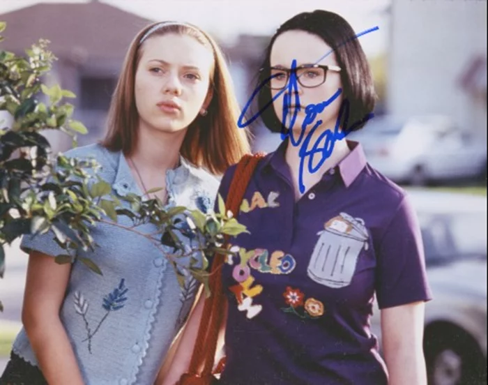 Thora Birch autograph