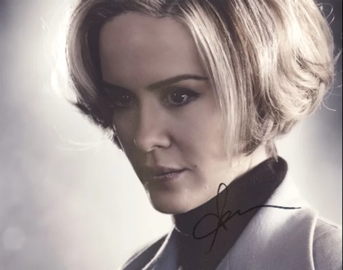 Sarah Paulson autograph