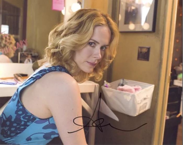 Sarah Paulson autograph
