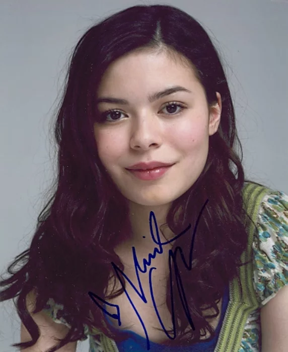 Miranda Cosgrove autograph