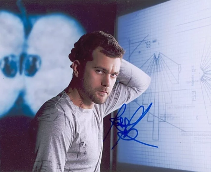 Joshua Jackson autograph
