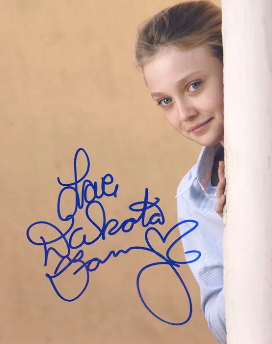 Dakota Fanning autograph