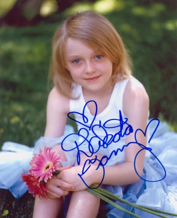 Dakota Fanning autograph