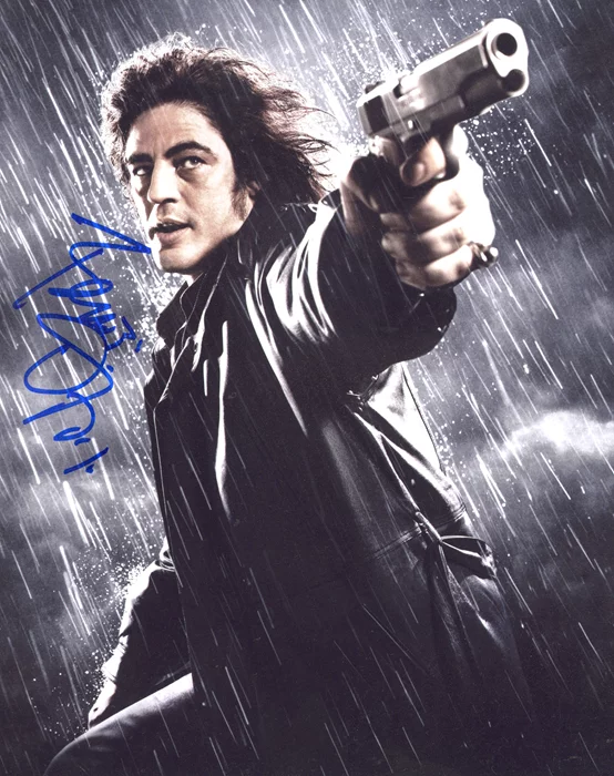 Benicio Del Toro autograph