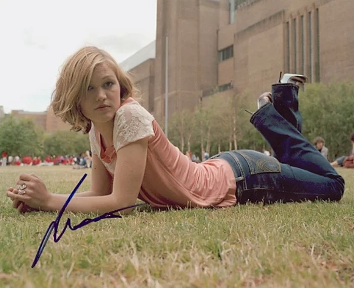 Julia Stiles autograph