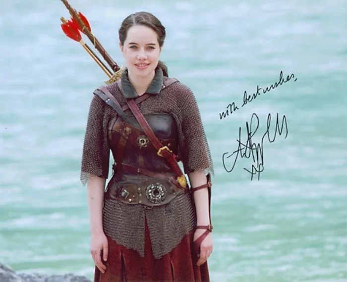 Anna Popplewell autograph