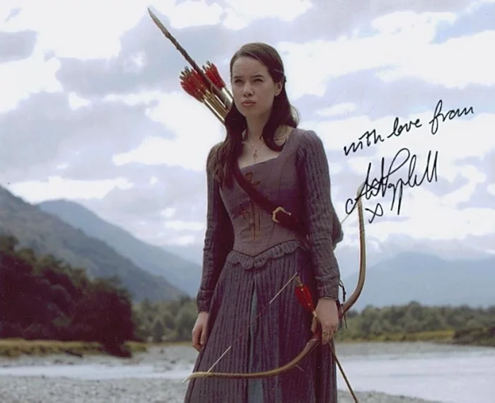 Anna Popplewell autograph