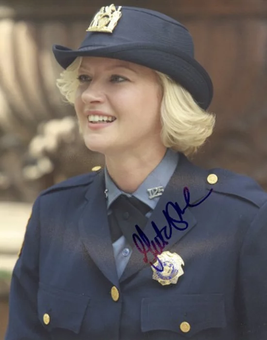 Gretchen Mol autograph