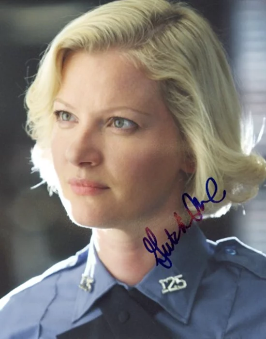 Gretchen Mol autograph