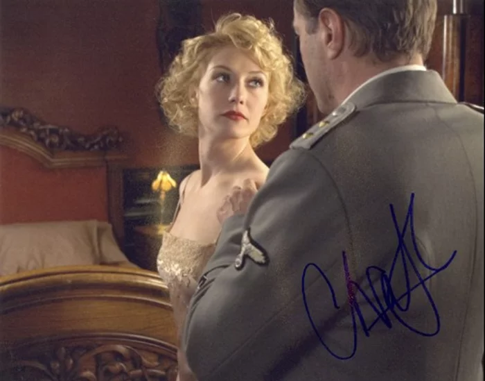 Carice van Houten autograph
