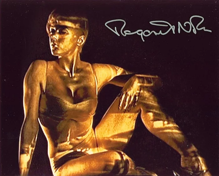 Margaret Nolan autograph