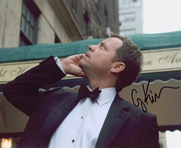 Greg Kinnear autograph