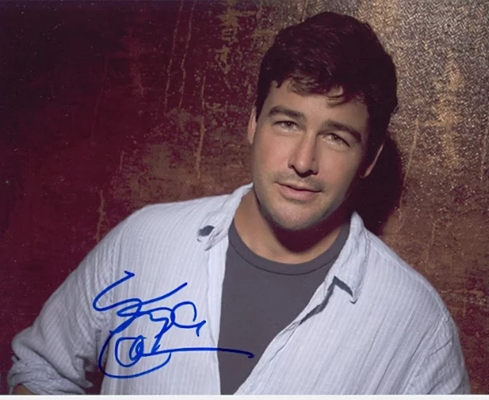 Kyle Chandler autograph