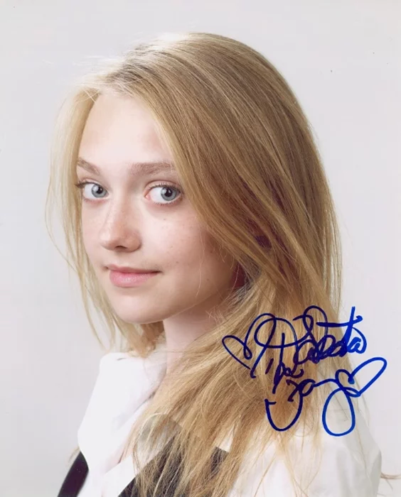 Dakota Fanning autograph