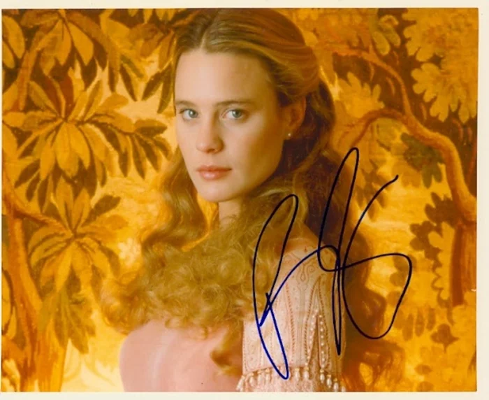 Robin Wright autograph