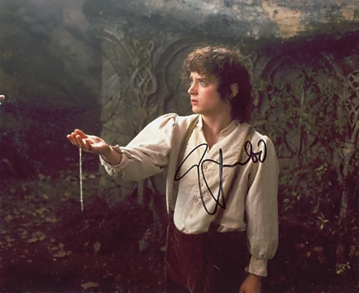 Elijah Wood autograph