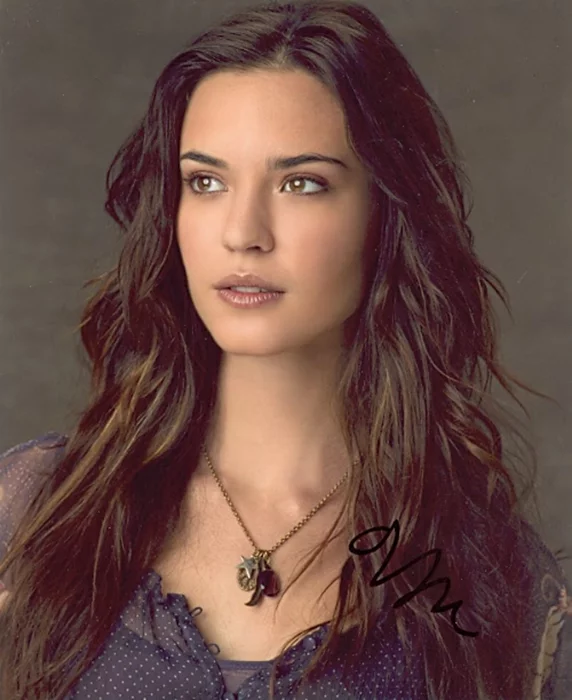 Odette Yustman autograph