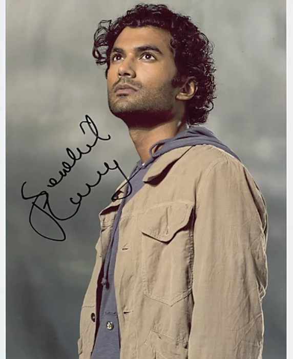 Sendhil Ramamurthy autograph