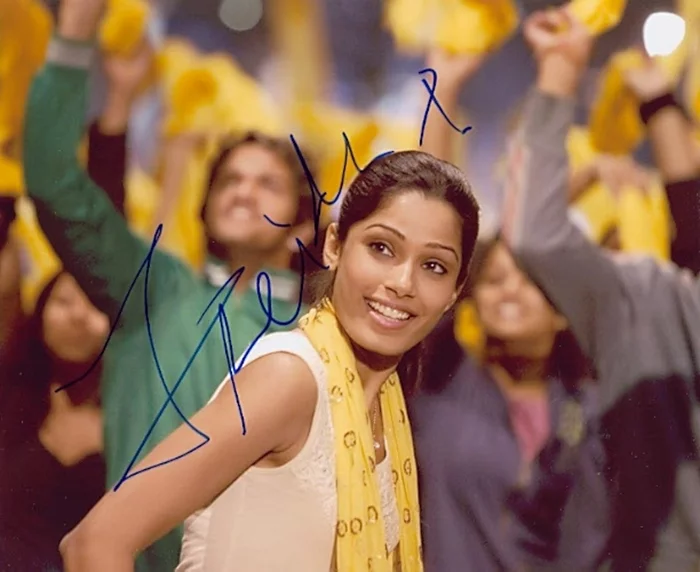 Freida Pinto autograph