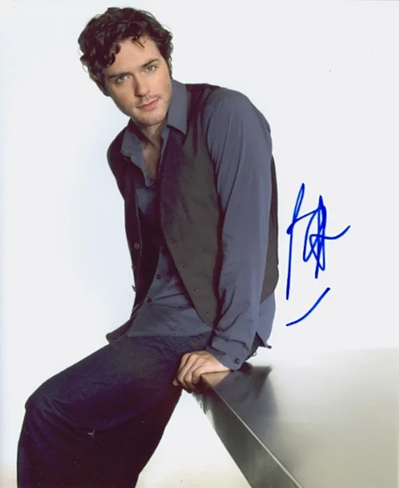 Brendan Hines autograph