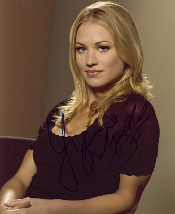 Yvonne Strahovski autograph