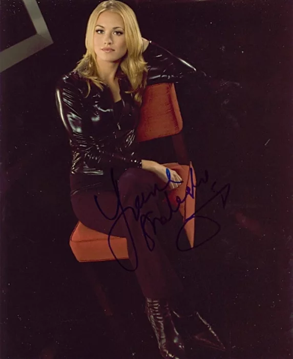Yvonne Strahovski autograph