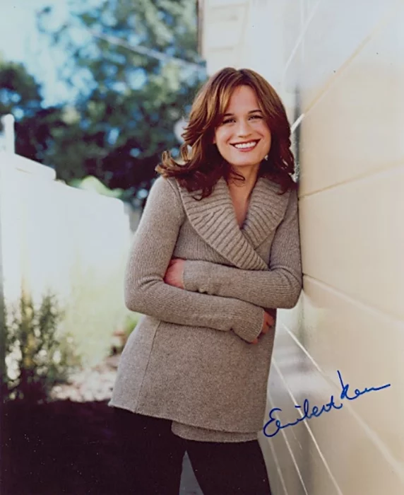 Elizabeth Reaser autograph