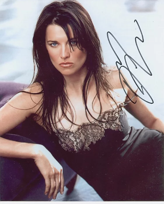Lucy Lawless autograph