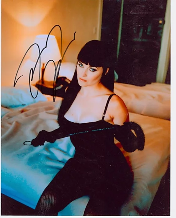 Lucy Lawless autograph