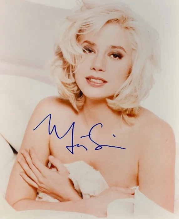 Mira Sorvino autograph