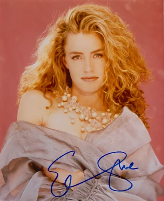 Elisabeth Shue autograph