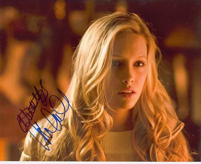Katie Cassidy autograph