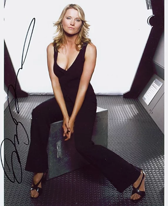 Lucy Lawless autograph