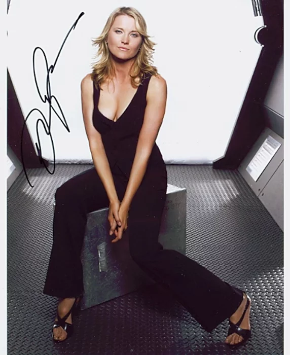 Lucy Lawless autograph