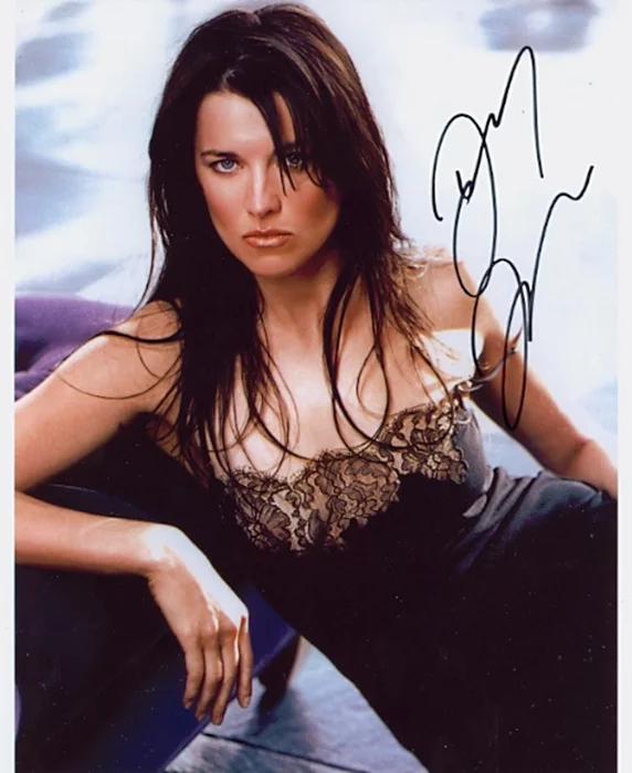 Lucy Lawless autograph