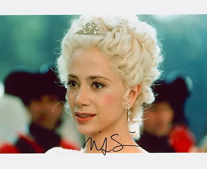 Mira Sorvino autograph