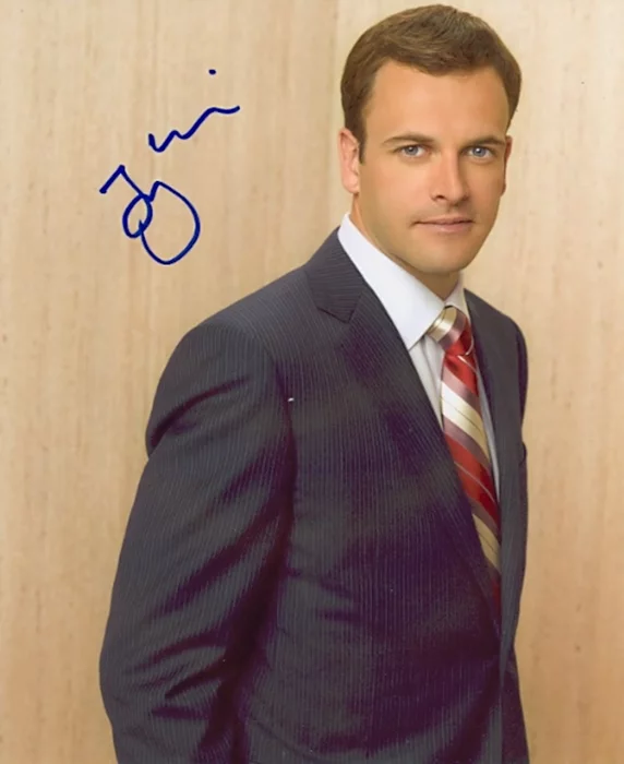 Jonny Lee Miller autograph