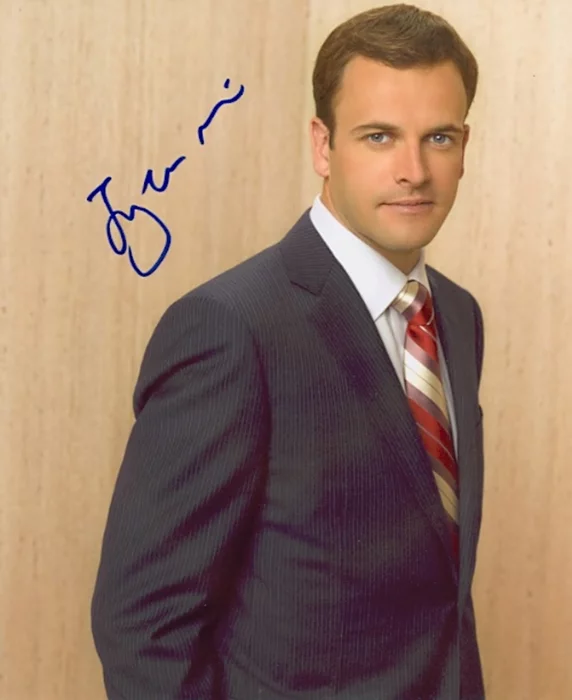 Jonny Lee Miller autograph