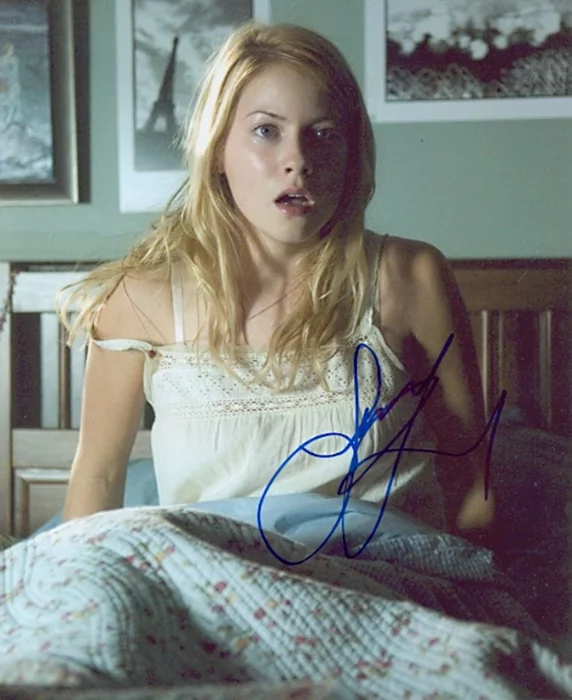 Laura Ramsey autograph