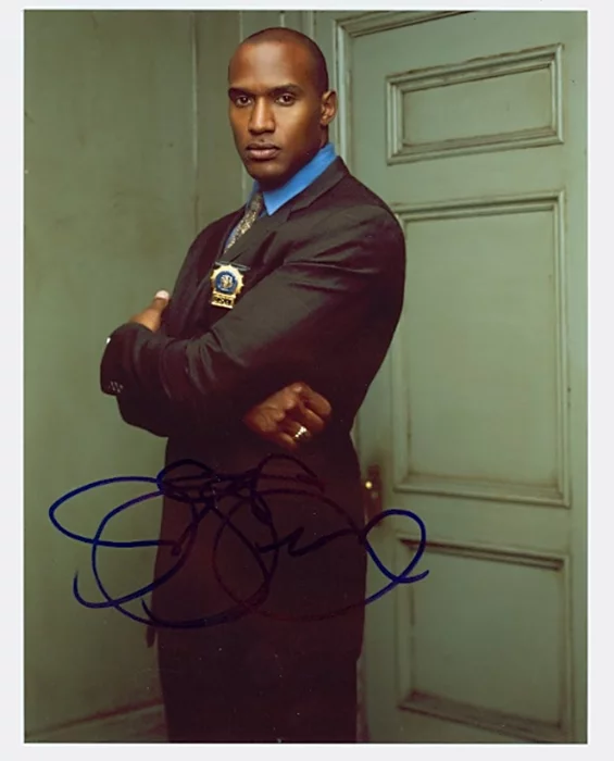 Henry Simmons autograph