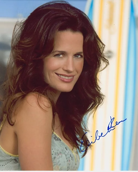 Elizabeth Reaser autograph