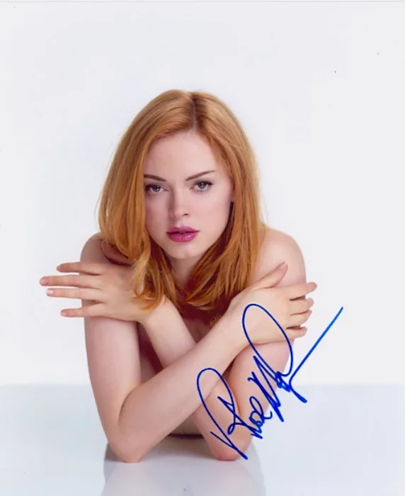 Rose McGowan autograph