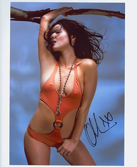 Olivia Munn autograph