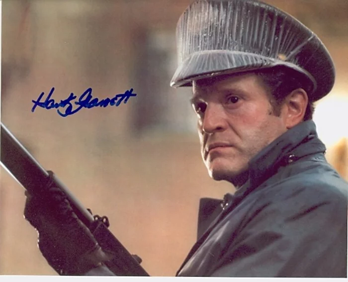 Hank Garrett autograph