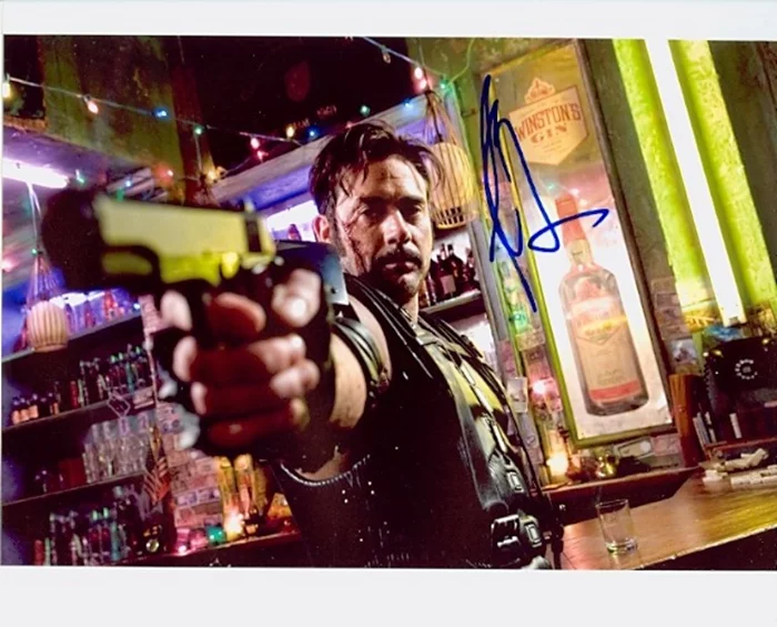 Jeffrey Dean Morgan autograph