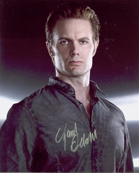 Garret Dillahunt autograph