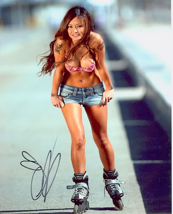 Tila Tequila autograph