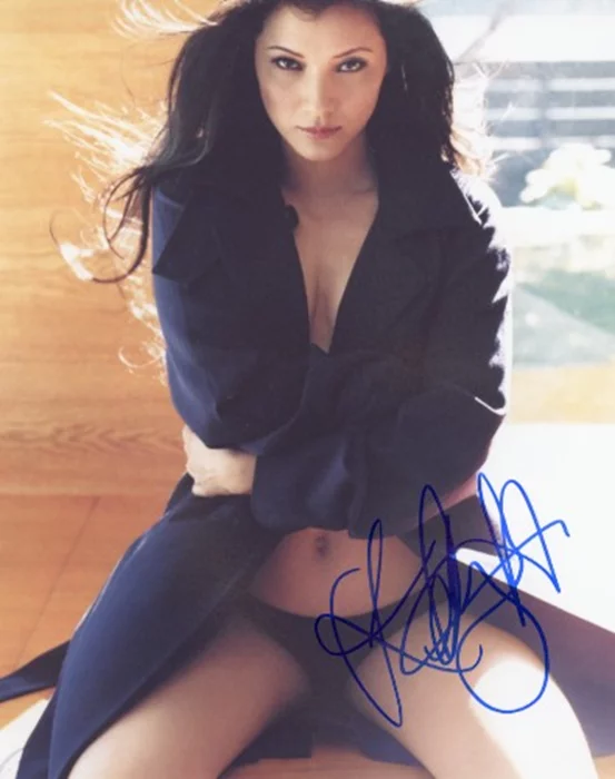 Kelly Hu autograph