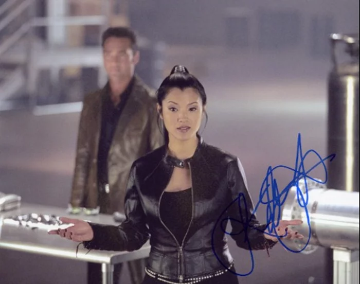 Kelly Hu autograph