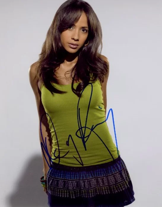 Dania Ramirez autograph